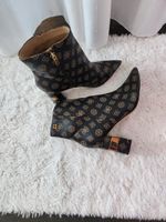 Guess Stiefeletten Gr. 39 mit Absatz & Muster