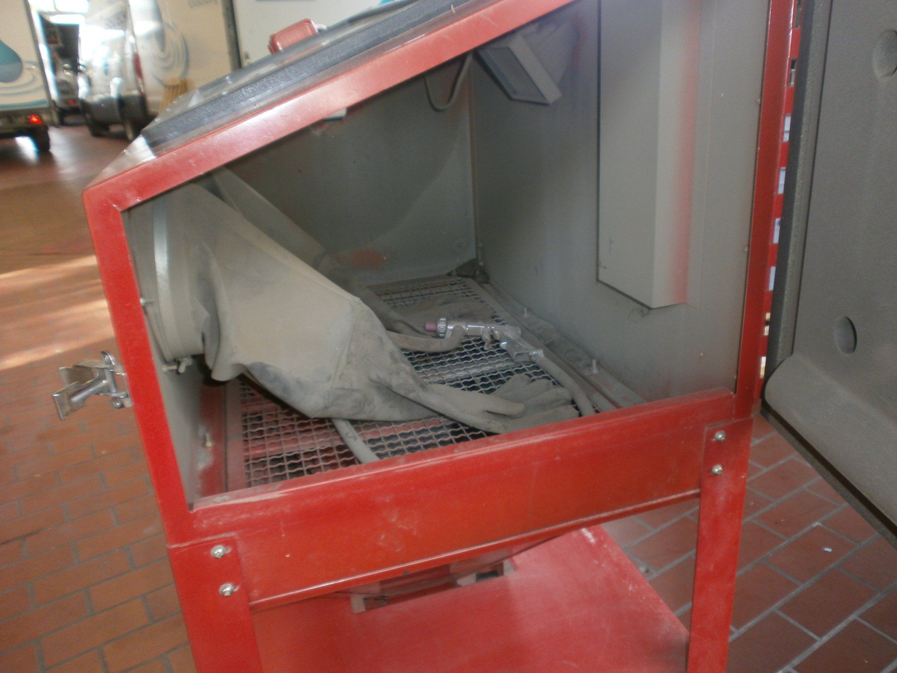 Toutes les machines: Sandstrahkabine 220 Ltr. – D'occasion à Basel par Pecaros 3