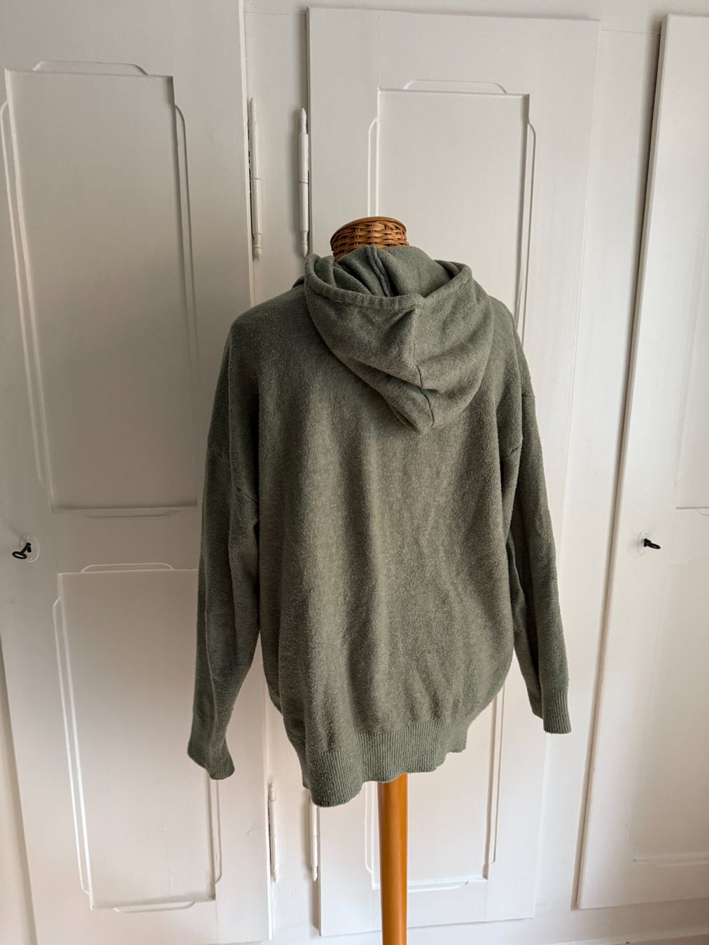 Zara Maglioni & Felpe: ZARA - Hoodie Pullover mintgrün L – Usato da Zürich venduto da Diazaio 2