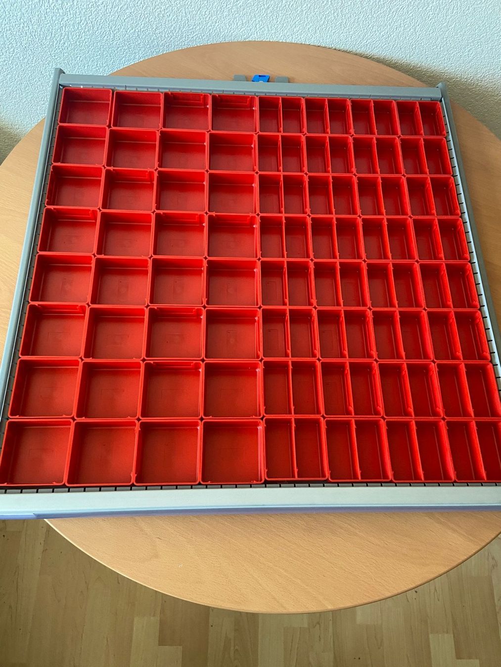 Lista Contenitori & Simili: Lista Einsatzkästen NEU 64 Stk. / Nr. 10 – Nuovo (secondo la descrizione) da Laupersdorf venduto da Borer_Liquidationen