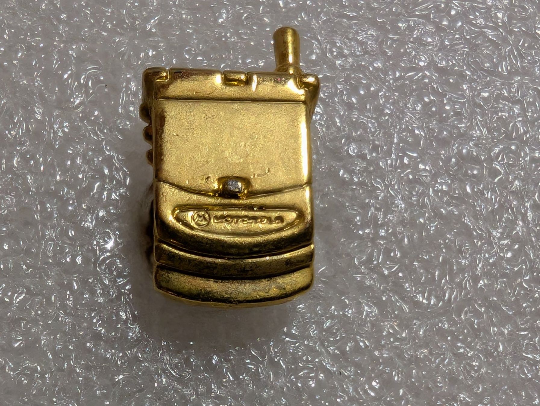 Placchette & Badge: Ansteckpin 239: Motorola Handy – Usato da Oppligen venduto da Pin-Fall-Shop