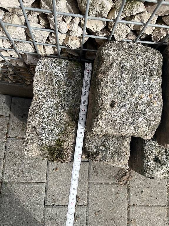 Pierres & tuiles: Gartensteine / Pflastersteine / Granitsteine – D'occasion à Aefligen par Biienli 1