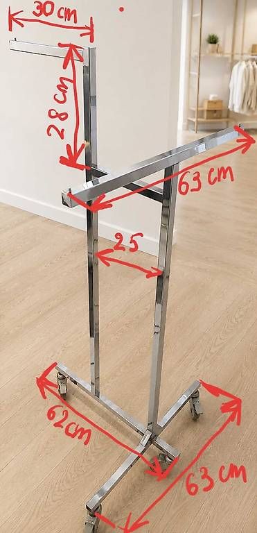 Sonstige Dekorationen & Accessoires: Kleiderständer aus verchromtem Metall – Gebraucht aus Zürich von iriada 4