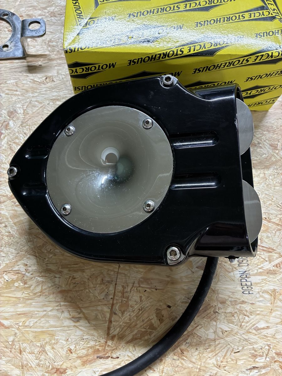 Harley-Davidson Toutes les pièces détachées moto: Kuryakyn Hypercharger Luftfilter Harley Davidson  – D'occasion à Muttenz par Jordan4127
