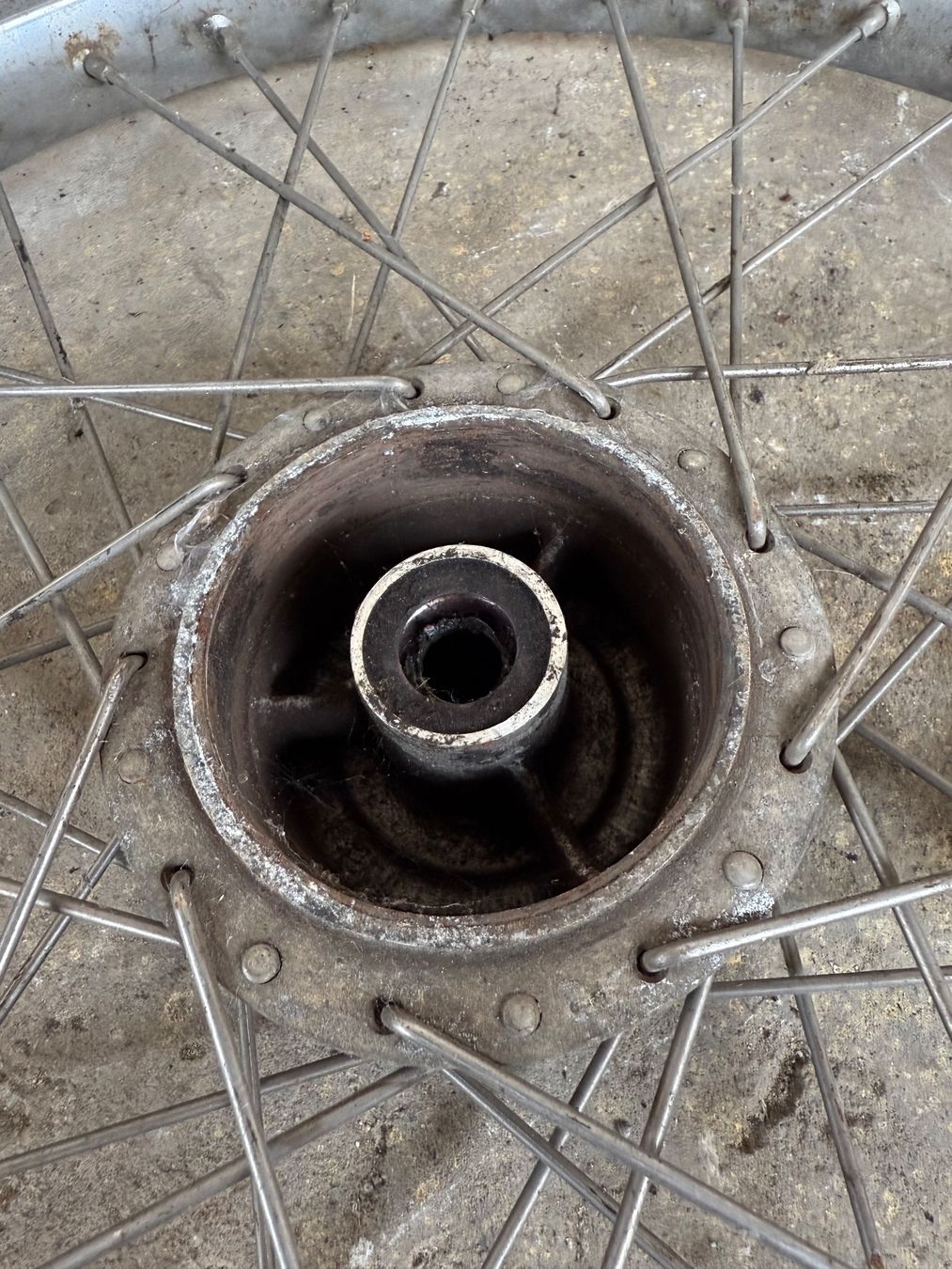 Sachs Parti ricambio per ciclomotori: Mofa Speichen Vorderrad – Difettoso da Fahrni b. Thun venduto da berger_tuning34 2