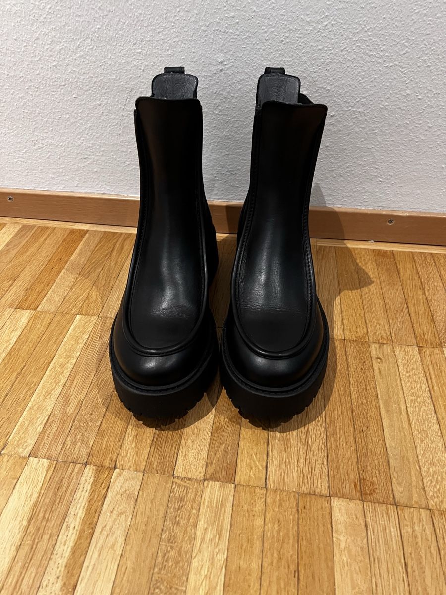 Scarpe da donna: Schwarze Leder Boots NeroGiardini – Nuovo e nell'imballaggio originale da Brüttisellen venduto da vpavlidis