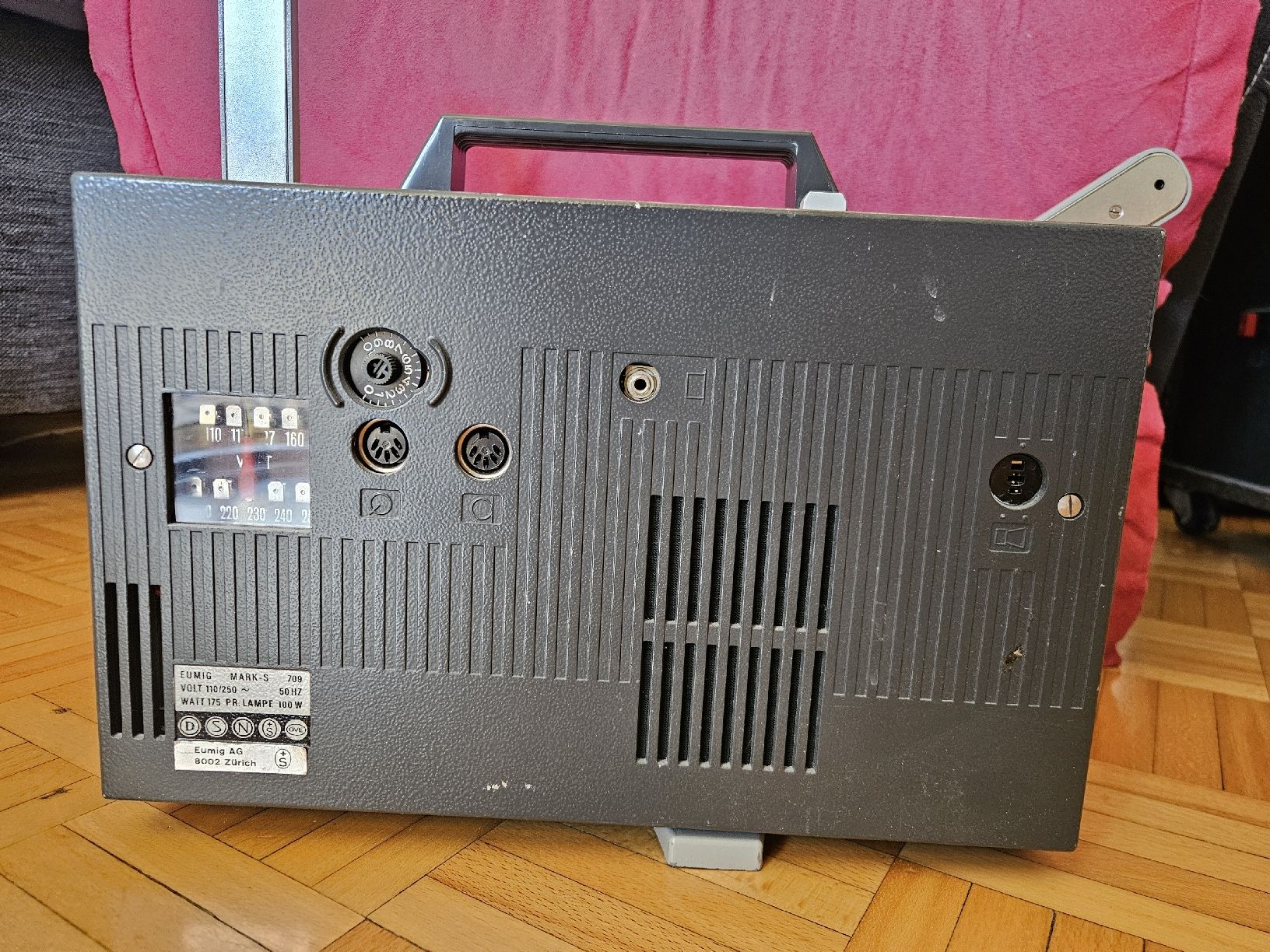 Eumig Vidéoprojecteurs: Projecteur Super8 EUMIG – Défectueux à Couvet par SugarDrops 1