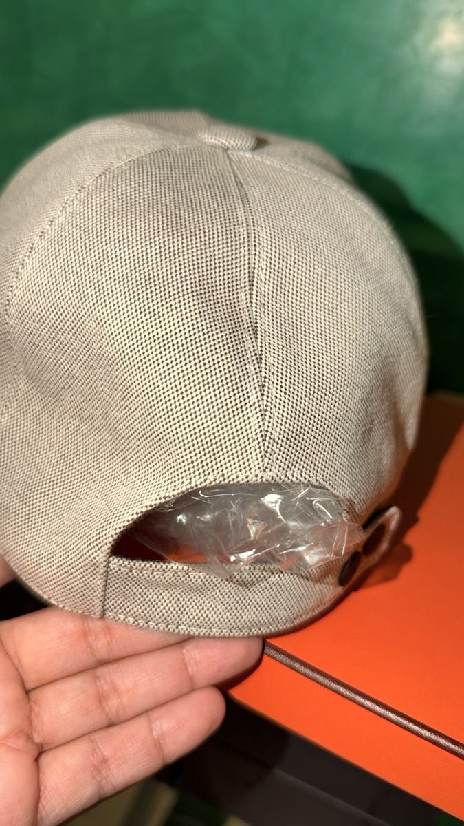 Hermès Chapeaux, bonnets & casquettes: Hermes gray cotton cap  – Neuf (Voir description) à Genève par val_rp9x 3