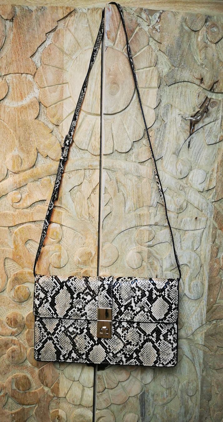 Taschen für Damen: Clutch / Umhängetasche im Snake Look – Gebraucht aus Wettingen von JasminL92 1