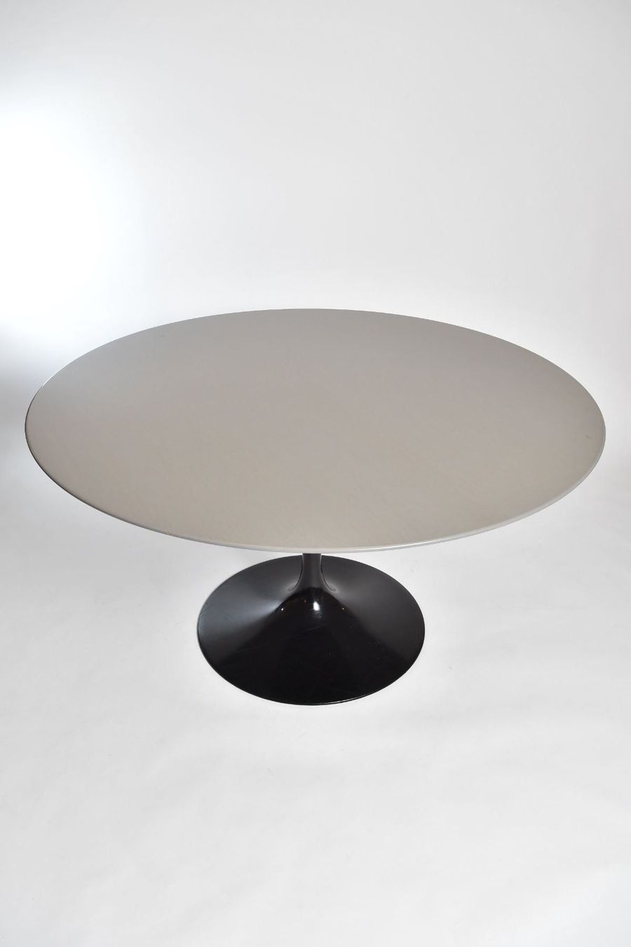Knoll Tische: Eero Saarinen Tulpentisch 137cm – Gebraucht aus Zürich von IndividumCH 2