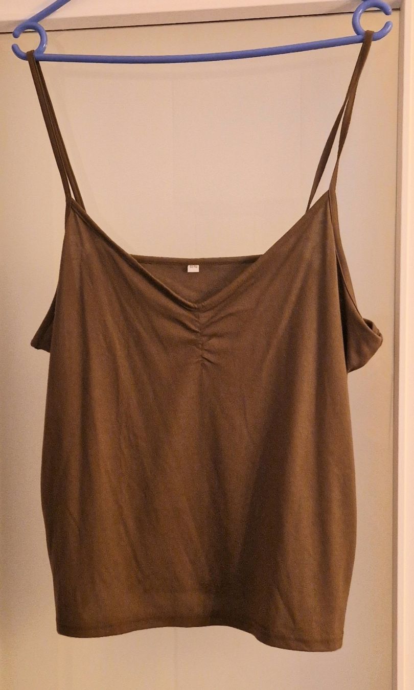 Tops: Top Grandeur XL – Gebraucht aus Couvet von Pioune