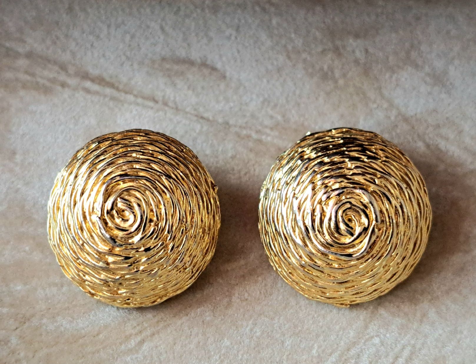 Orecchini pendenti & Orecchini a lobo: Clips d'oreilles vintage dorés – Usato da Hauterive NE venduto da ali_vintage