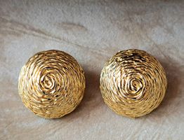 Clips d'oreilles vintage dorés