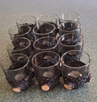 12 Schnapsgläser mit Holz-Dekor,  gebraucht