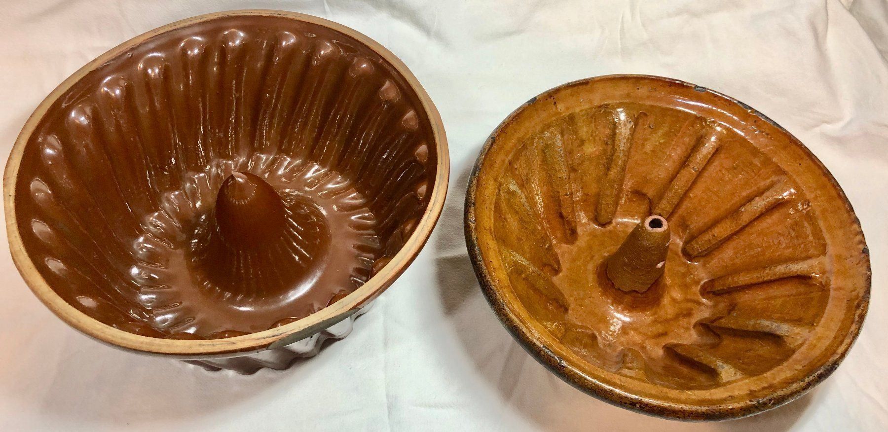 Teglie da forno: 2 sehr alte Gugelhopf - Backformen – Usato da Röschenz venduto da Sharjah