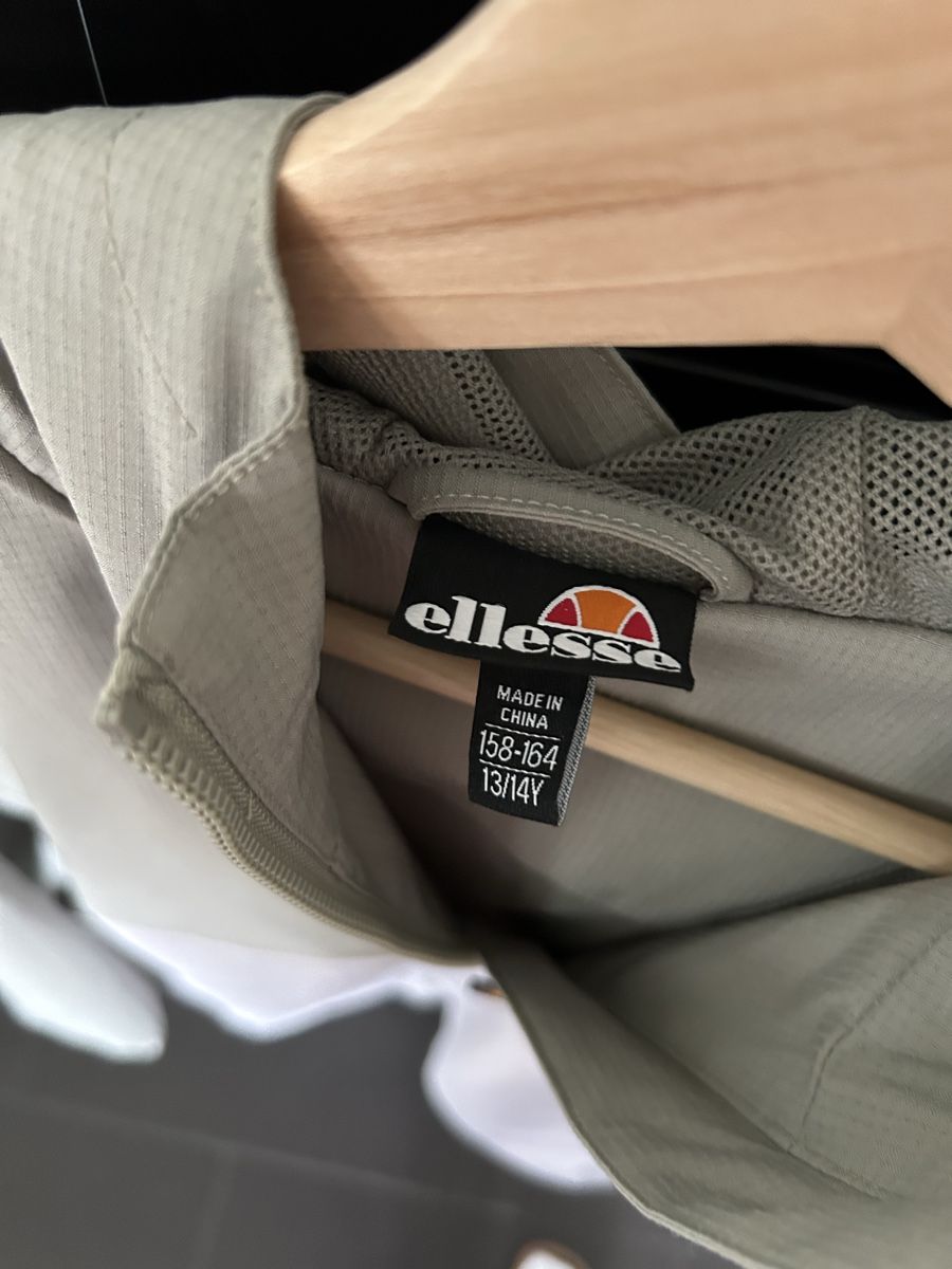Ellesse Giacche & Cappotti: Ellesse Giameniti Junior Windrunner Grösse 158/164 – Nuovo (secondo la descrizione) da Basel venduto da kitu 2