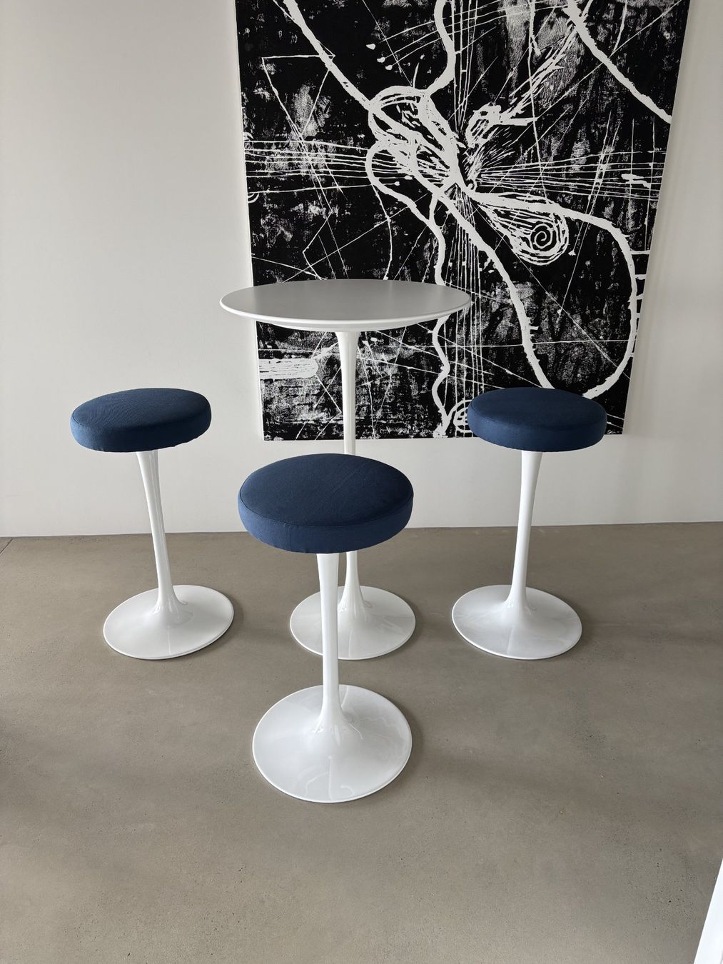Set di tavolo e panche: Bartisch mit 3 Hockern-  Set (Made in Italy) – Nuovo e nell'imballaggio originale da Münchenstein venduto da AndreHaus