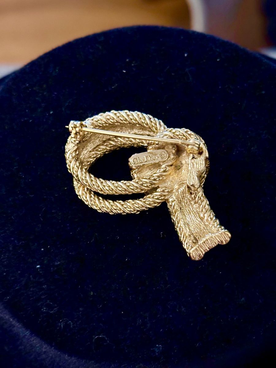 Dior Broschen & Nadeln: Brosche Dior Goldfarben mit Steinen – Gebraucht aus Uznach von Vintage2022. 2