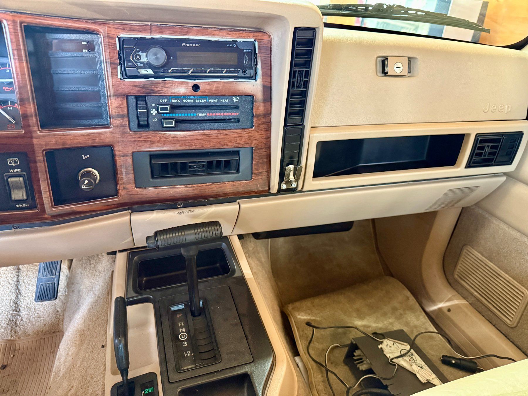 Jeep Automobili: Jeep Cherokee 4.0 XJ – Usato da Gretzenbach venduto da GarageMeilenweit 5