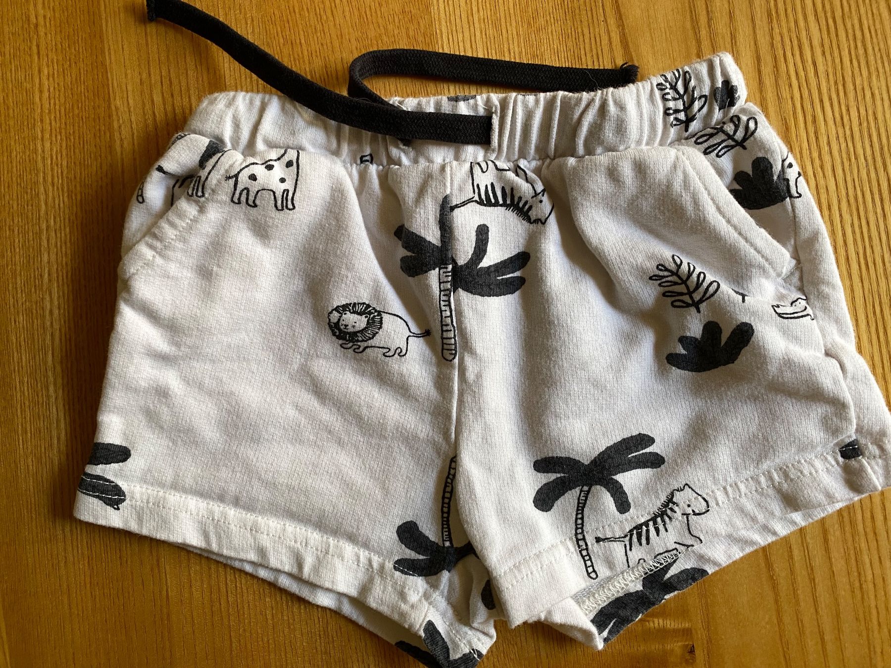 H&M Pantaloni: Shorts Gr 68 H&M – Nuovo (secondo la descrizione) da Allschwil venduto da yvo-sch