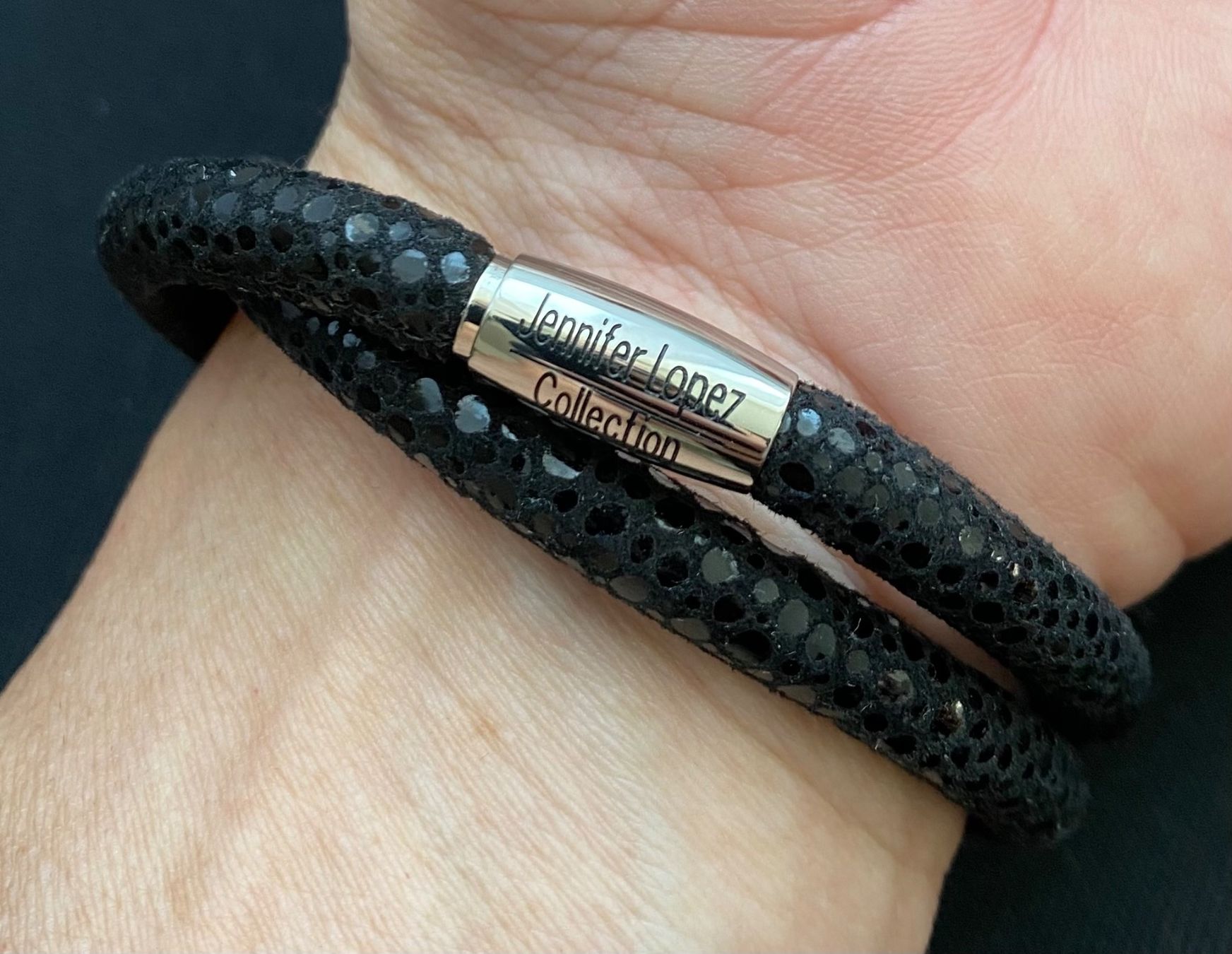 Armbänder & -reifen: Lederarmband 40cm, Verschluss magnetisch, Schwarz – Gebraucht aus Reichenburg von Noxima 1