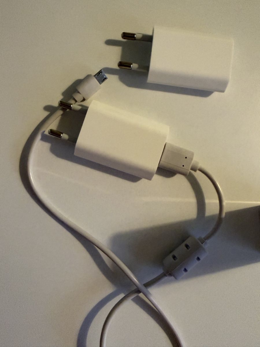 Ladegeräte: 2 Powerbanks und Kabel – Gebraucht aus Baden von CeDe22 7