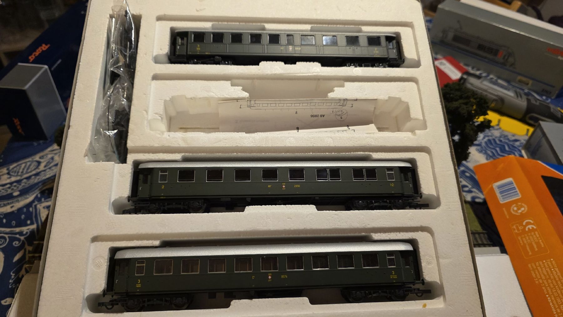 Roco Modelleisenbahnen: Roco Set 43982 OHNE LOK – Gebraucht aus Meikirch von Drystan