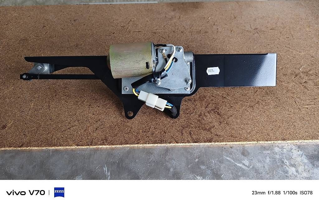 Citroën Tutti pezzi di ricambio auto: Moteur essuie glace 2CV – Usato da Sugiez venduto da clo_76gd 1