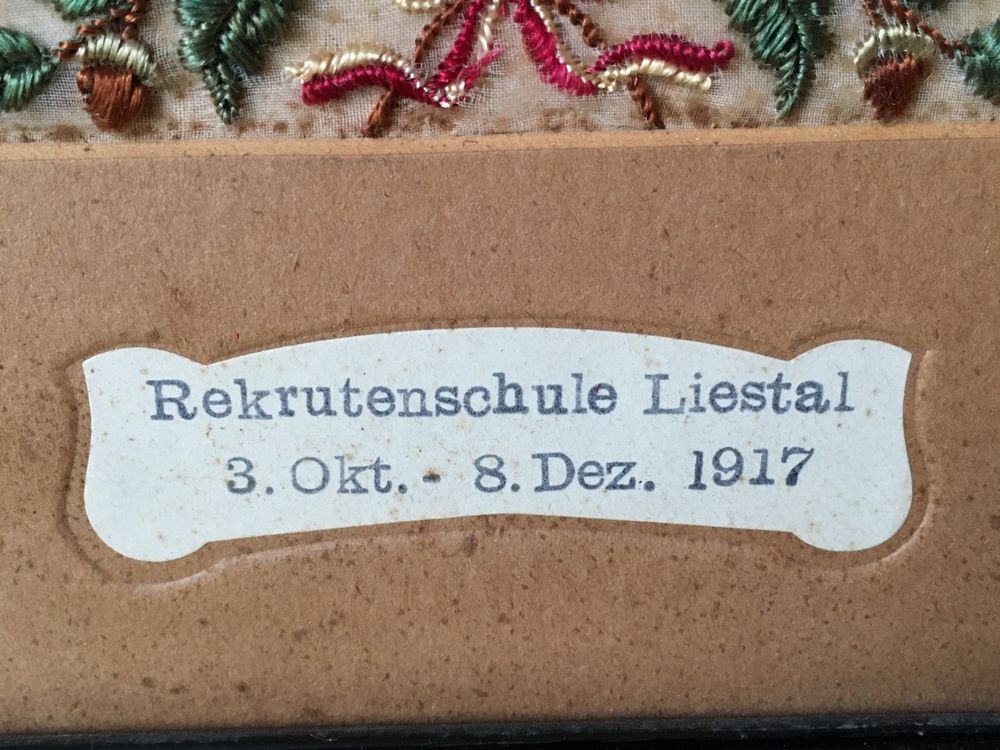 Erinnerung an meine Dienstzeit, 1917, Stickerei, Holzrahmen Kaufen