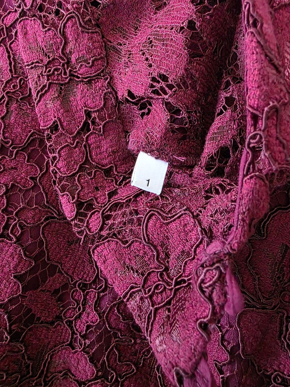 Sandro Vestiti: Robe bordeaux Sandro, taille 1, dentelle florale chic – Nuovo (secondo la descrizione) da Vallamand venduto da joa_6v5n 4