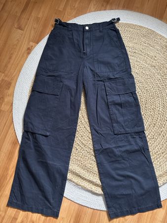 Pantalon cargo Pull&Bear bleu marine en taille 36 bon état