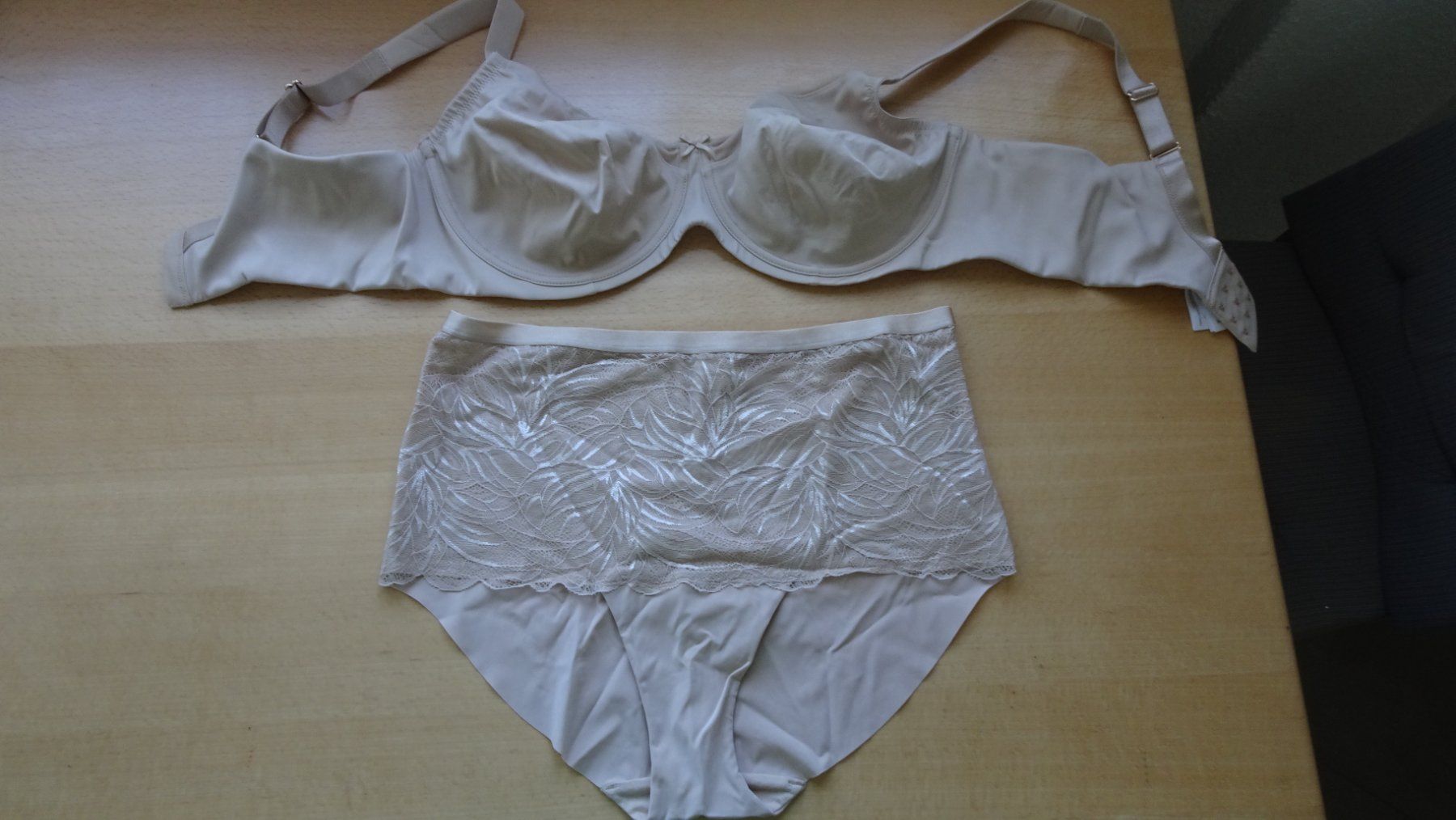 Altra biancheria intima: 2x Sets Bügel-BH + Slip 90D neu – Nuovo (secondo la descrizione) da Zürich venduto da blaumeisli62 1