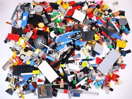 1.5 kg. Legoteile mit Minifiguren