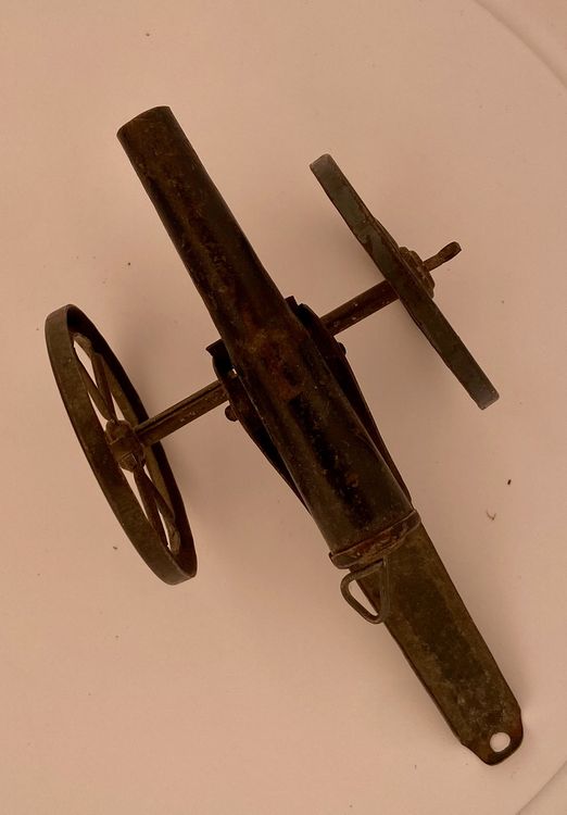 Jouets: Antike Kanone Spielzeug aus Blech Marke unbekannt. 15 x 7 cm – D'occasion à Zürich par Nobs1 1
