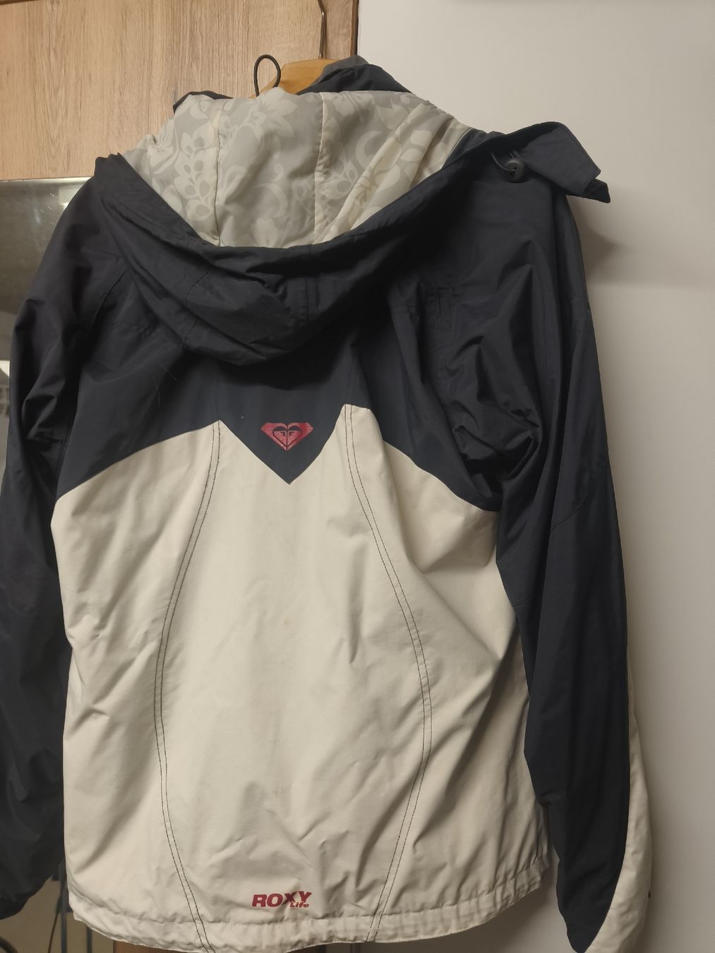 Roxy Jacken: Winterjacke Wind- (Snowboardjacke) – Gebraucht aus Biberist von Virginie_S 1