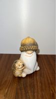 Herbst Deko Wichtel Zwerg mit Igel