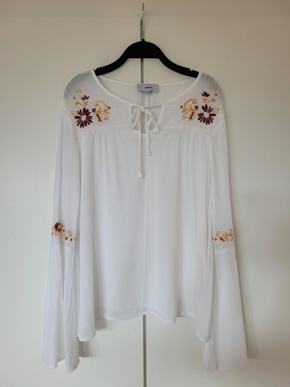 Zebra Tops: Blouse blanche avec motif à fleur – Gebraucht aus Villars-sur-Glâne von ninisabri 2