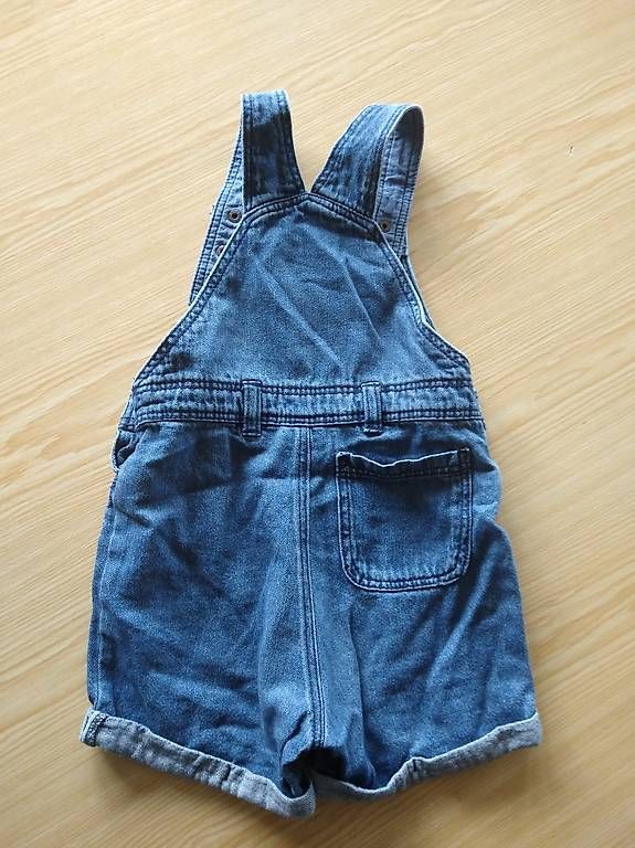 Hosen: Kurze Latzhose Gr.98 – Gebraucht aus Ebnat-Kappel von Schneehas20 2