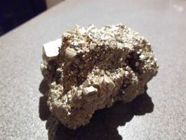Stein silbrig, glitzernd