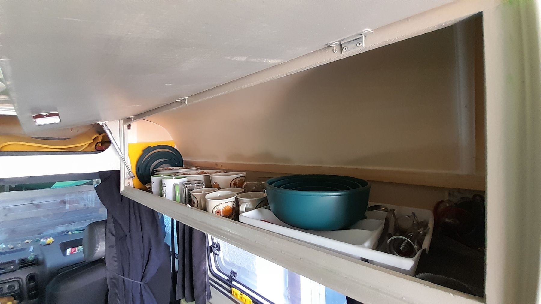 Renault Veicoli da campeggio: Renault Master Camping Van ausgebaut weiss – Usato da Rüttenen venduto da Ariam11 4