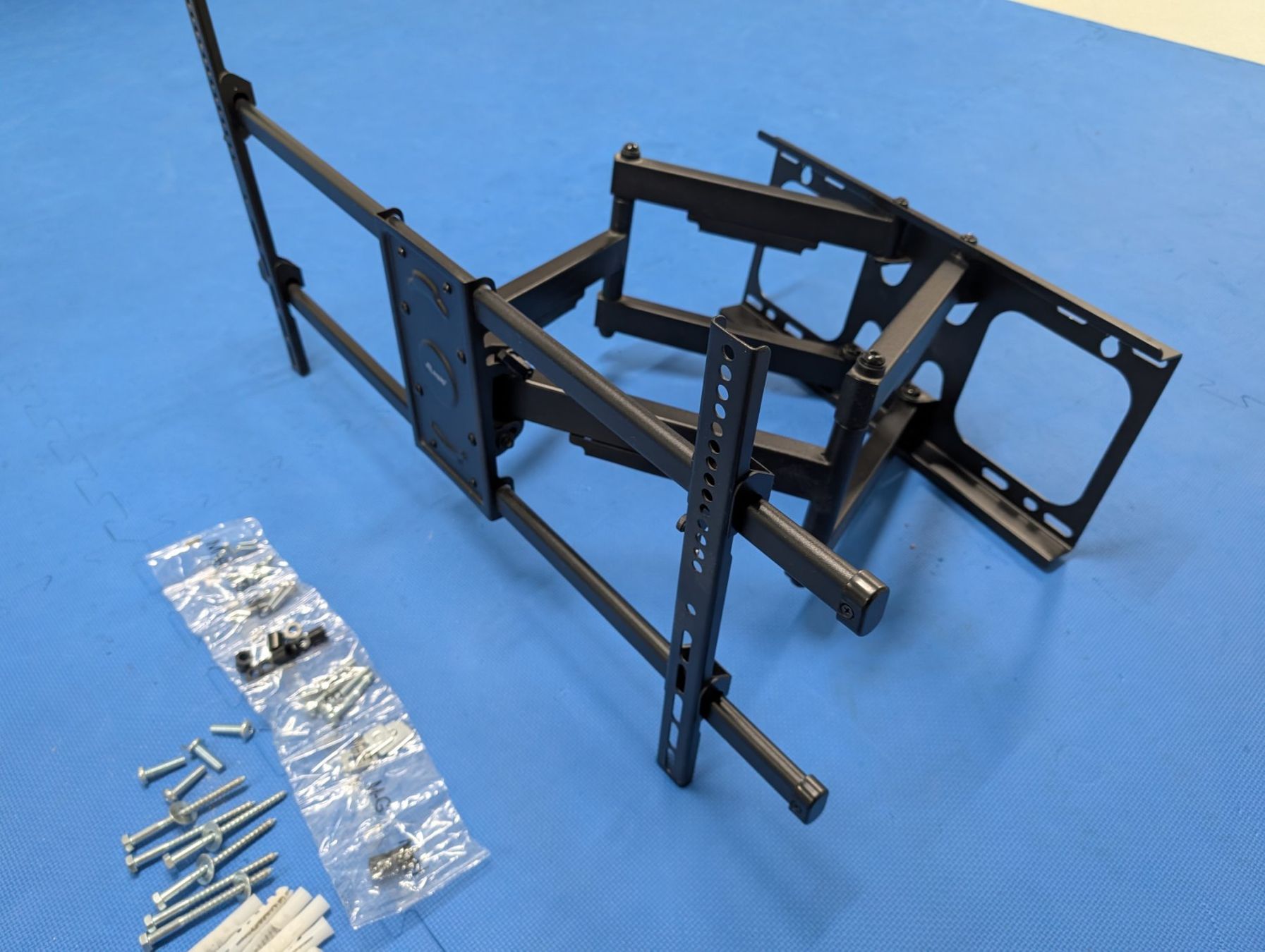 Supporti a parete: equip TV Wall Mount Bracket – Usato da Ehrendingen venduto da sam_7brb 1