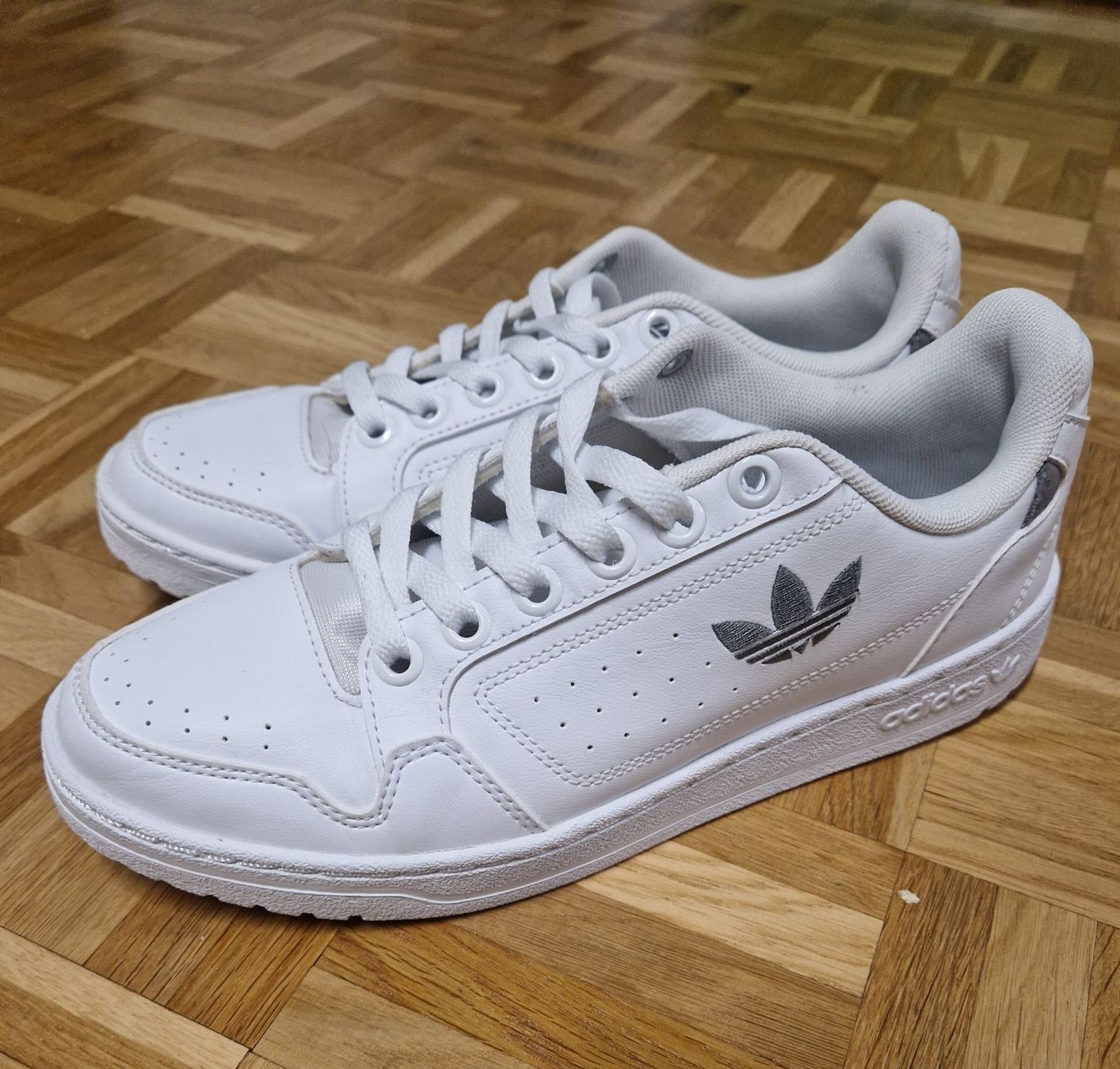 Adidas Scarpe da donna: Adidas Sneaker Gr. 40 2/3 weiss – Usato da Fällanden venduto da McSunny