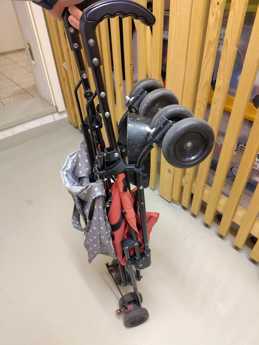 Carrozzine: klappbarer einfacher Kinderwagen/Buggy – Usato da Jona venduto da tschounaess 3