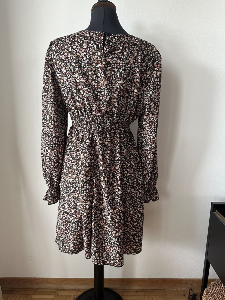 Vestiti: Kleid Blumenmuster schwarz  – Usato da Wohlen AG venduto da jes_9c79 1