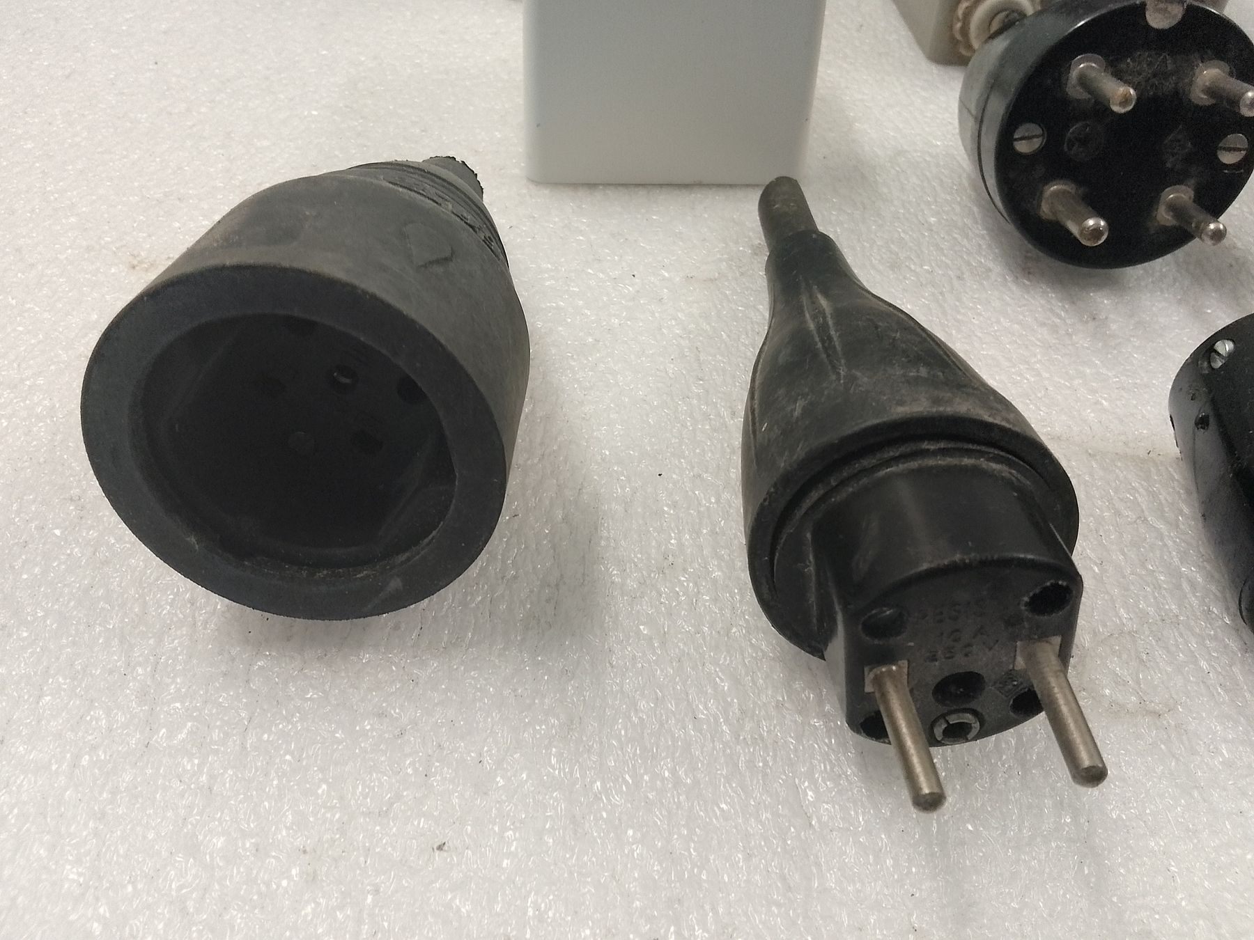 Spine: Elektro Konvolut Schalter Stecker Drehschalter – Difettoso da Trubschachen venduto da Caddy8 3