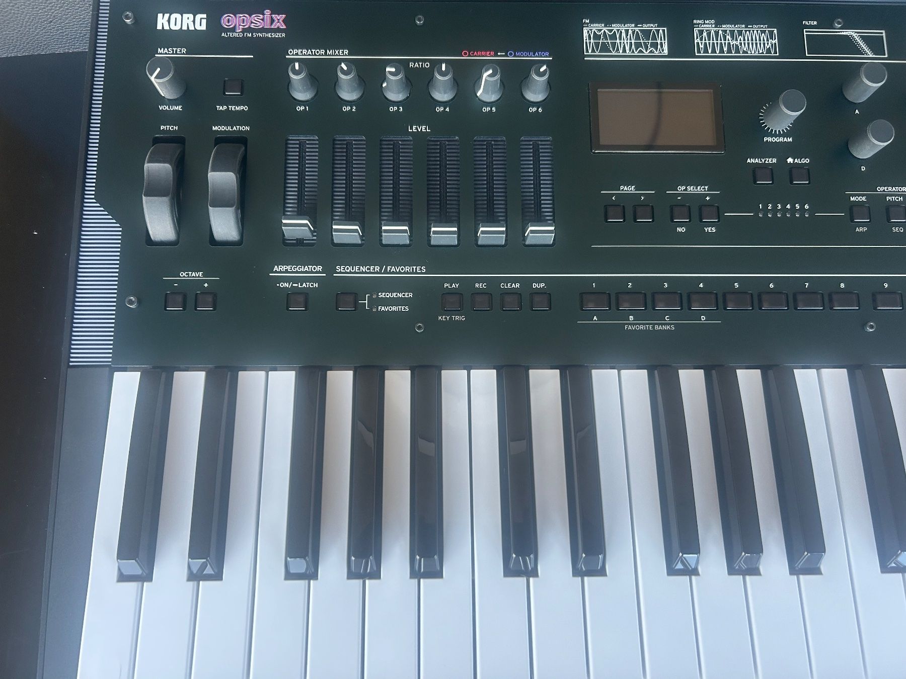 Korg Instruments de musique: Korg Opsix Keyboard (inclusive Korg Opsix Native code) – D'occasion à Mägenwil par fit_xt5s 1
