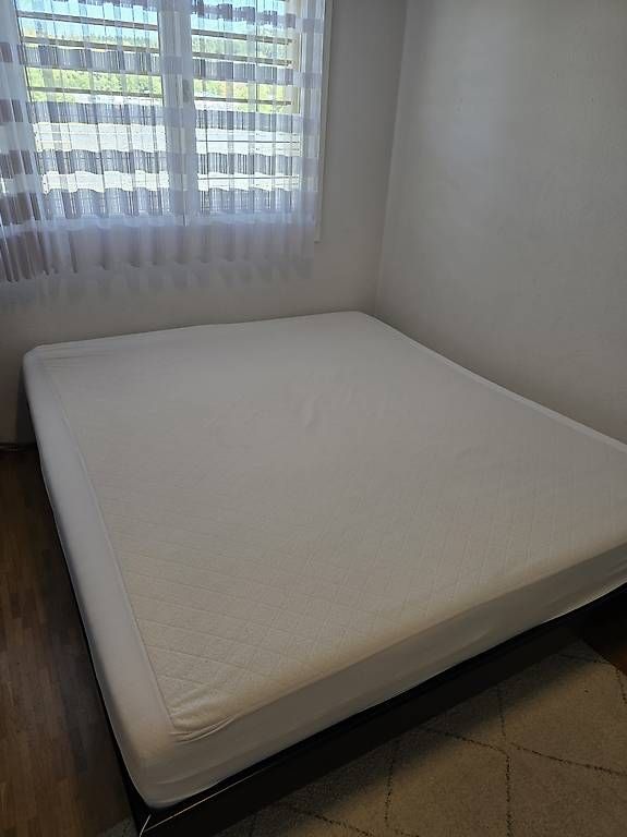 Lits: Bettrahmen 180x200 – D'occasion à Dättwil AG par sar_7kqc 1