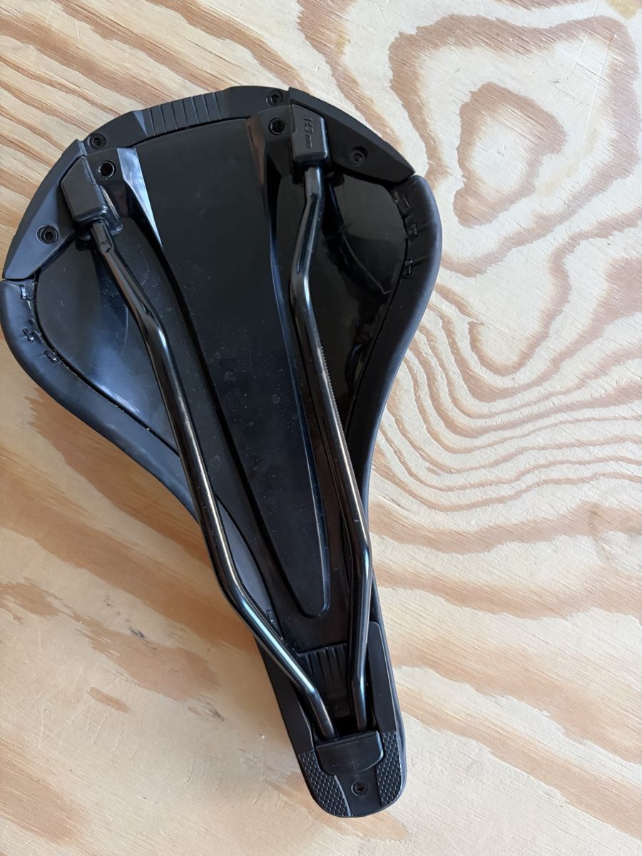 Specialized Ersatzteile: Specialized saddle - sattel - bridge 143mm – Gebraucht aus Zürich von JAGD-bikes 1