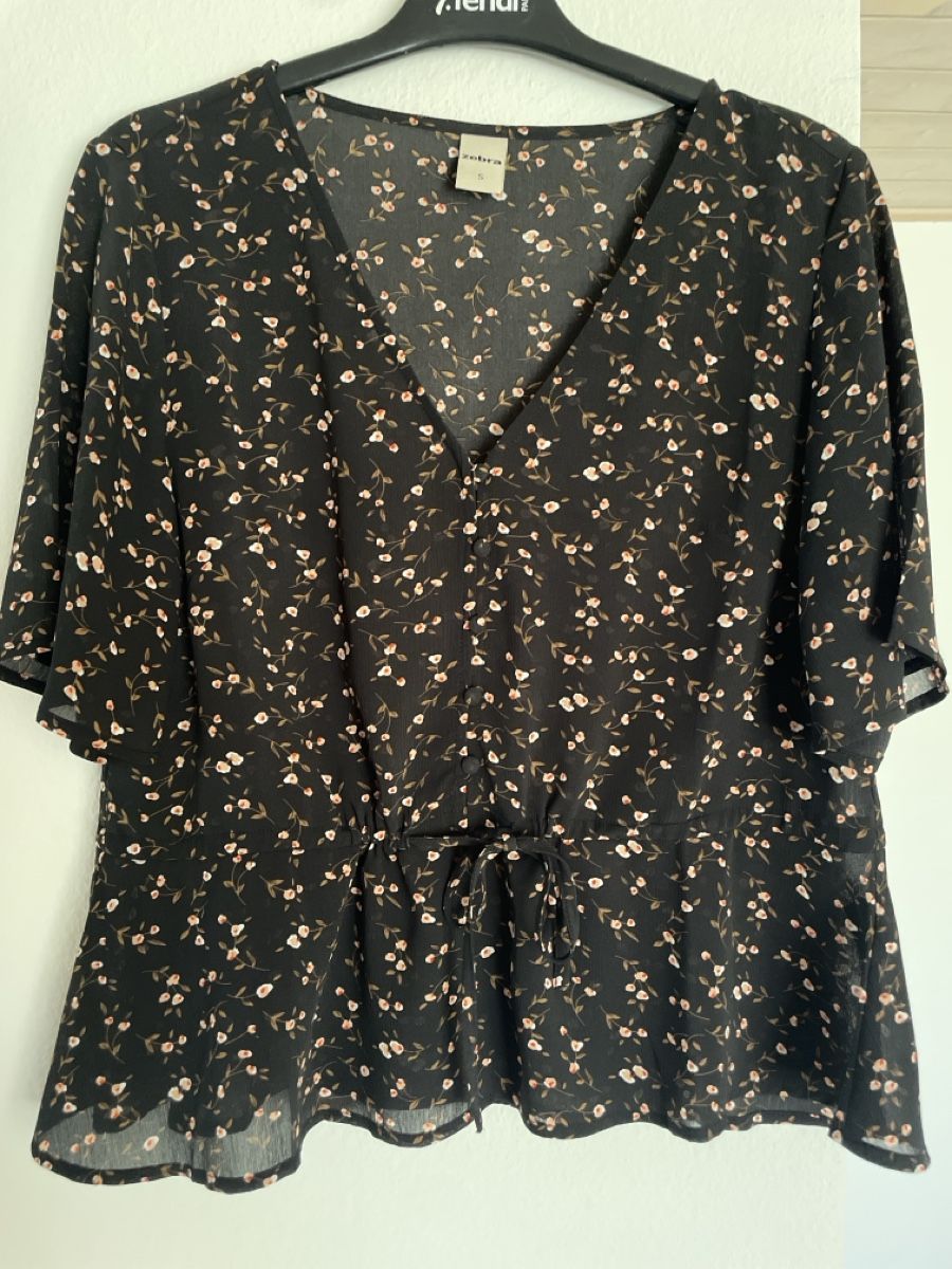 Blusen: Sommerliche Damenbluse mit Blumenmuster, Grösse S – Gebraucht aus Uster von fas_q2ft
