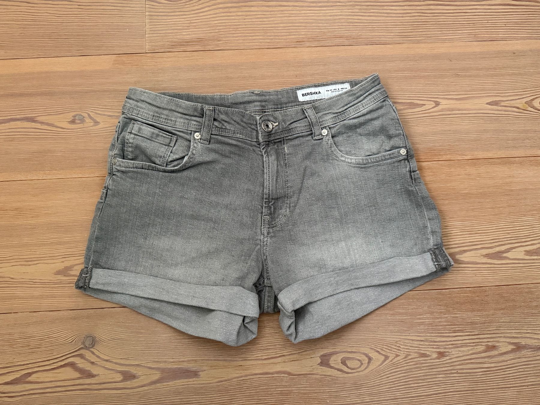 Bershka Jeans: Jeans Shorts Bershka Gr.42 – Usato da Ardez venduto da 2004ankek
